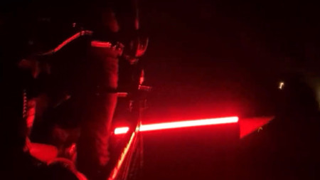 LaneSaber: Radfahrender Maker baut sich LED-Lichtschwert gegen zu enge Überholer